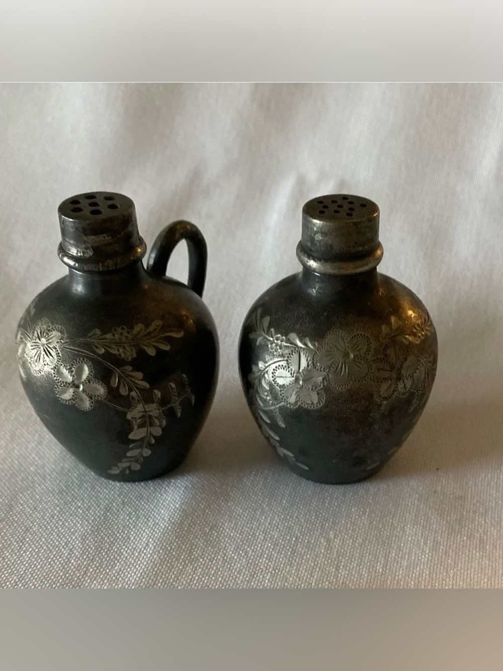 Wilcox Silver Plated #4214 Stamped Etched Salt & Pepper Shakers Gorgeous Vintage